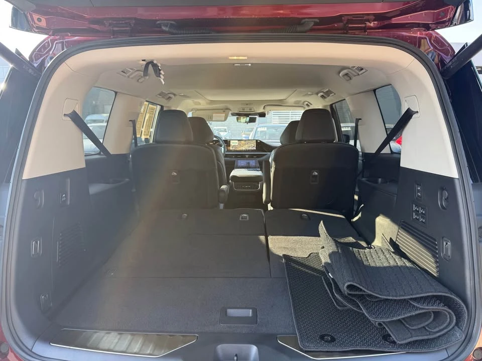 2025 Infiniti QX80 - Image 8 of 20