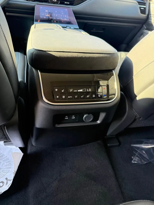 2025 Infiniti QX80 - Image 16 of 20