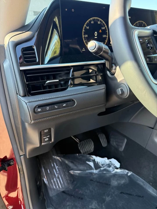 2025 Infiniti QX80 - Image 10 of 20
