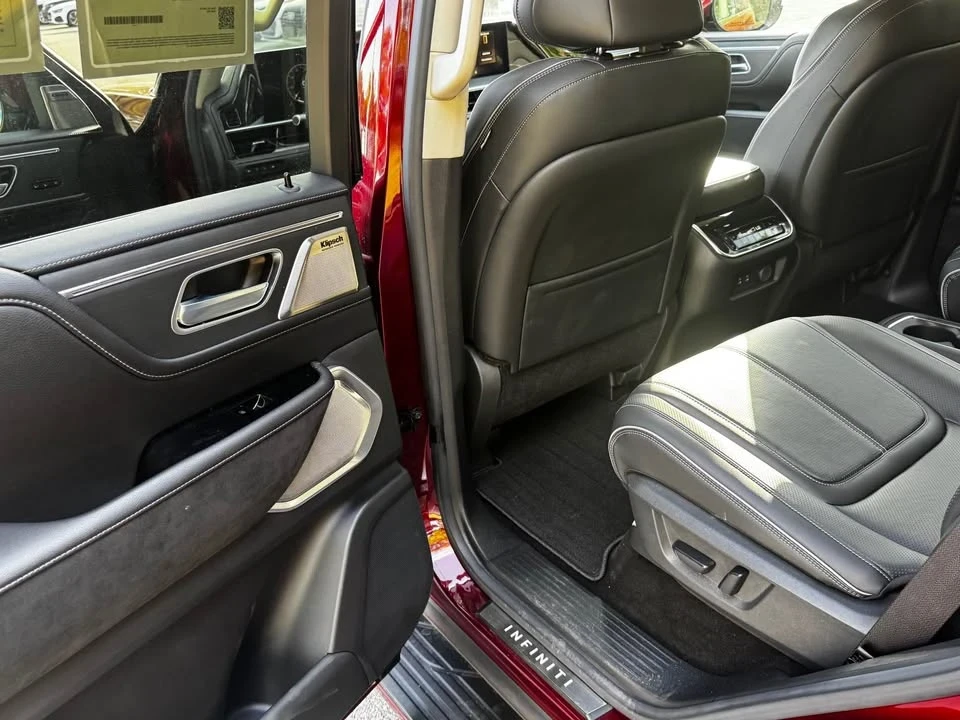 2025 Infiniti QX80 - Image 8 of 19