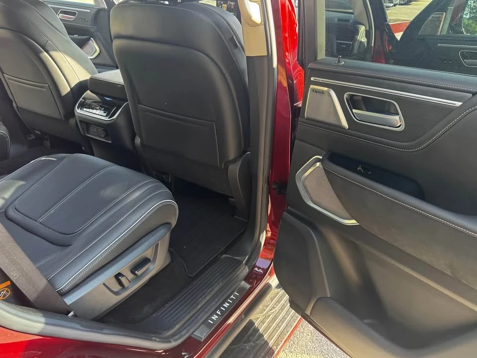 2025 Infiniti QX80 - Image 10 of 19