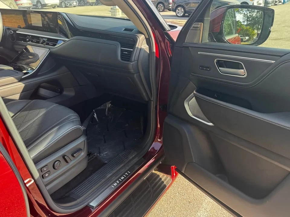 2025 Infiniti QX80 - Image 9 of 19