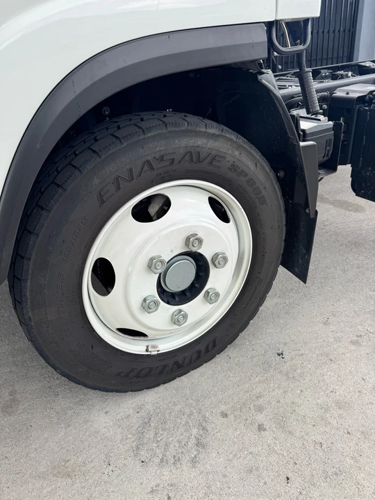 2025 Isuzu Elf - Image 8 of 17