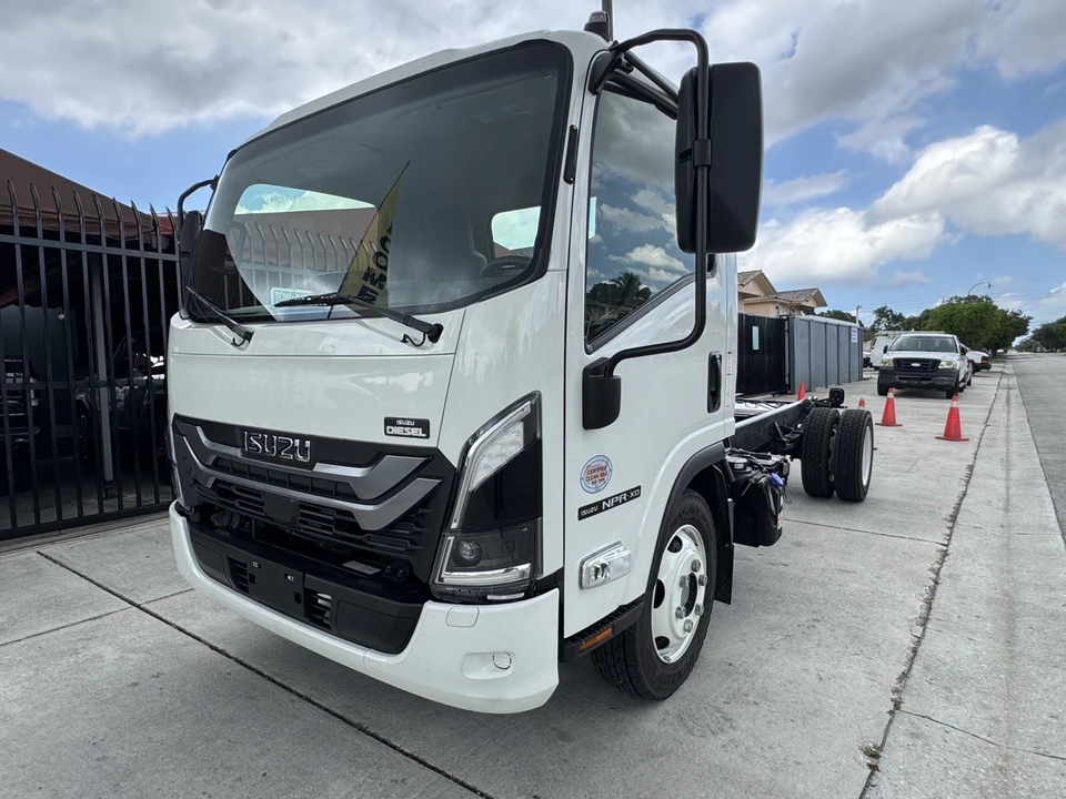 2025 Isuzu Elf - Image 4 of 17