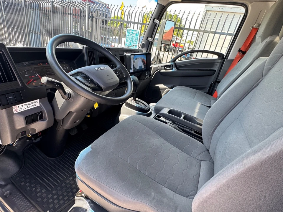 2025 Isuzu Elf - Image 14 of 18