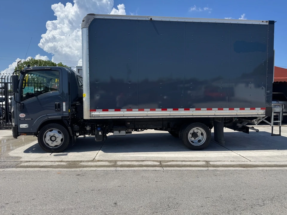 2025 Isuzu Elf - Image 5 of 18
