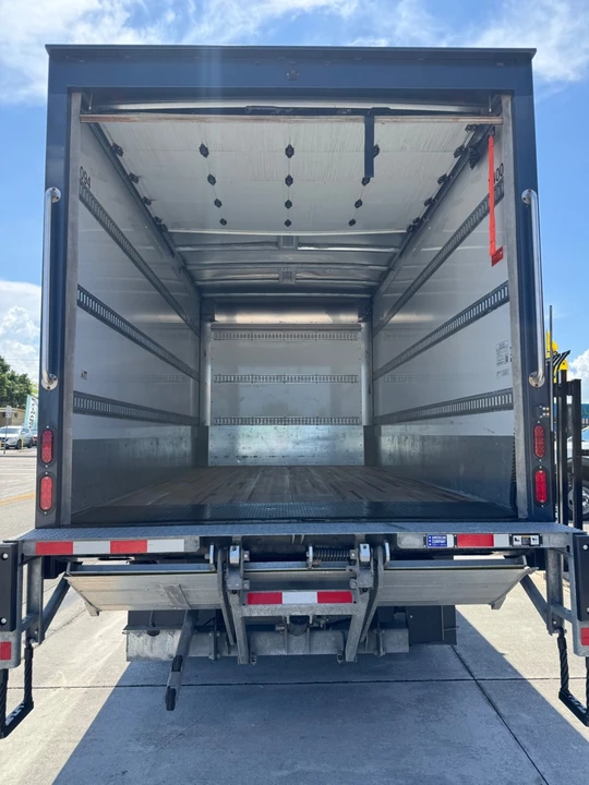 2025 Isuzu Elf - Image 11 of 18
