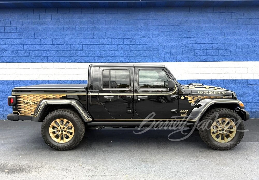 2025 Jeep JT Gladiator - Image 21 of 26
