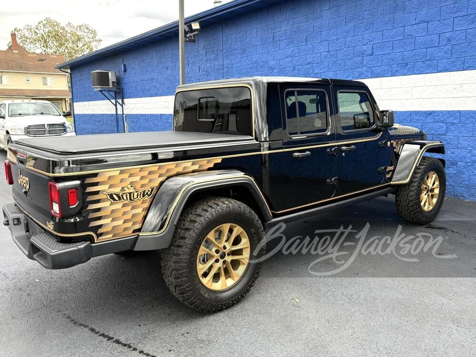 2025 Jeep JT Gladiator - Image 20 of 26