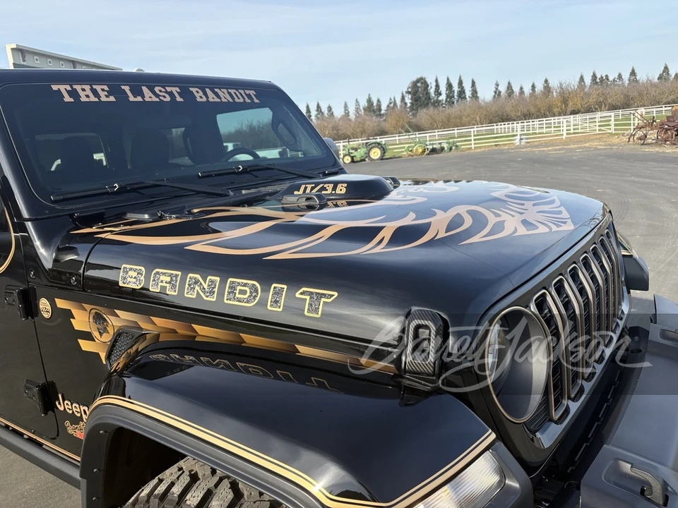 2025 Jeep JT Gladiator - Image 8 of 15