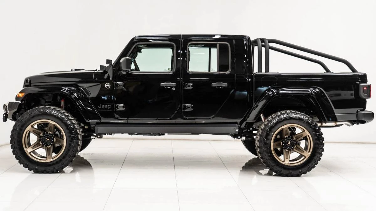 2025 Jeep JT Gladiator - Image 11 of 16