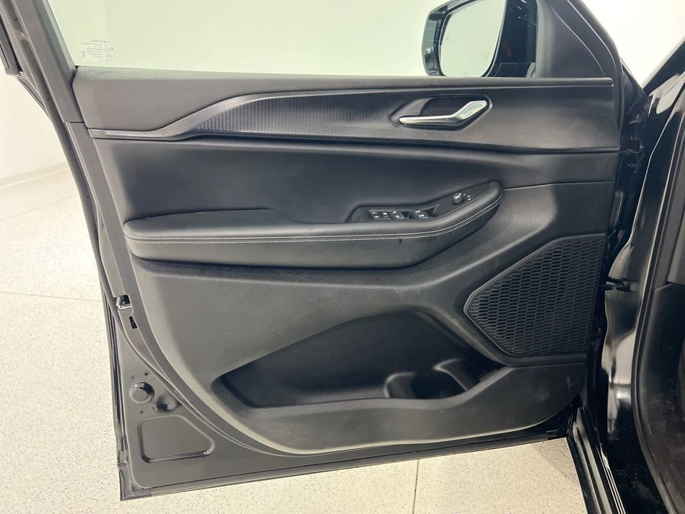 2025 Jeep WL Grand Cherokee - Image 19 of 31
