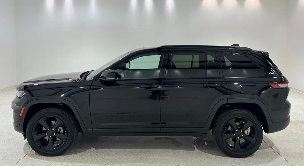 2025 Jeep WL Grand Cherokee - Image 2 of 31