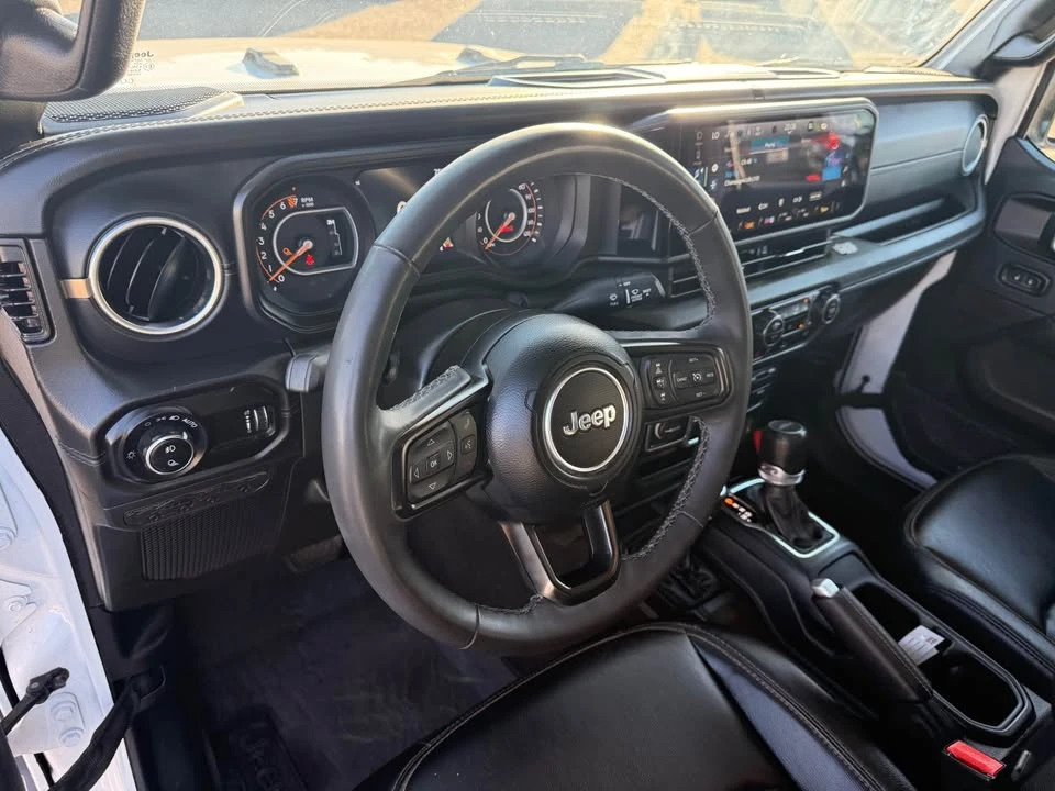 2025 Jeep JT Gladiator - Image 8 of 14