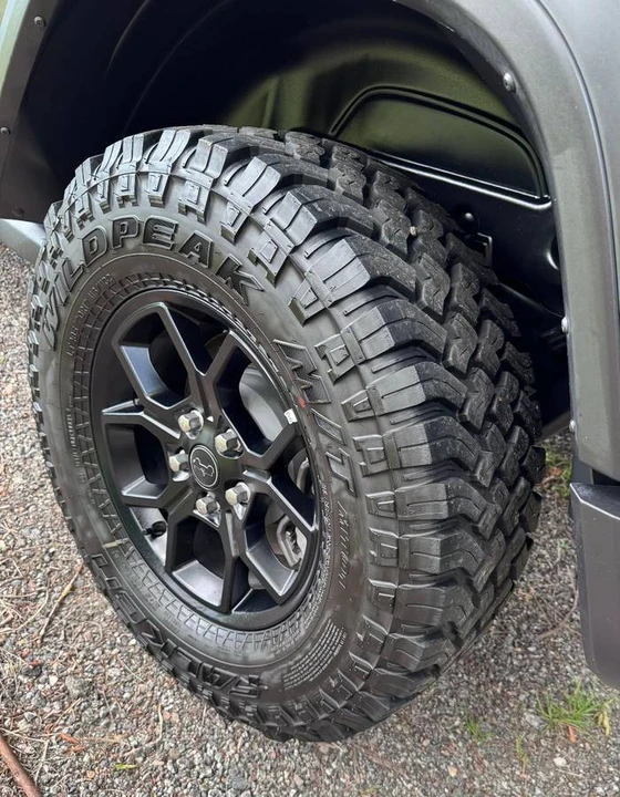 2025 Jeep JL Wrangler - Image 19 of 20