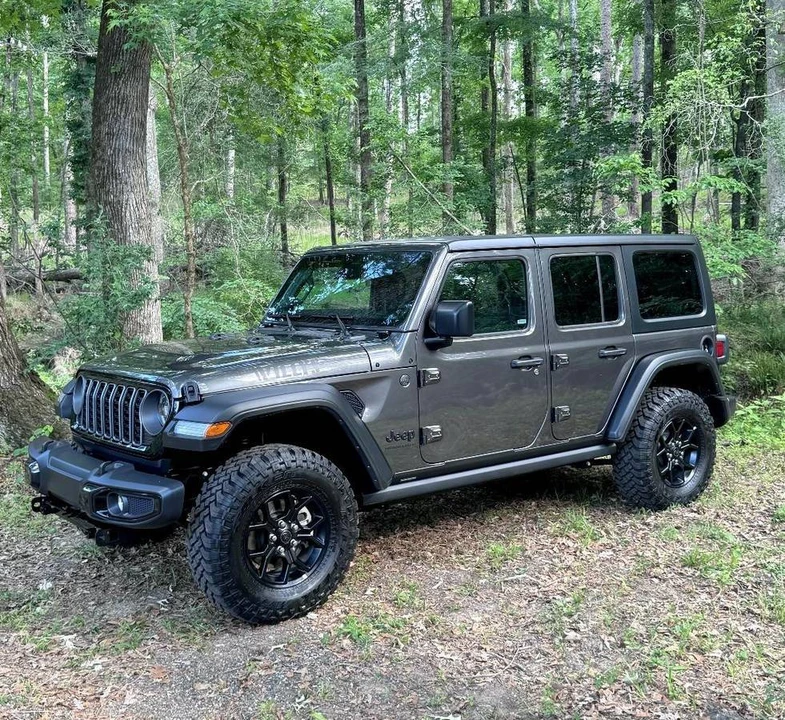 2025 Jeep JL Wrangler - Image 2 of 20