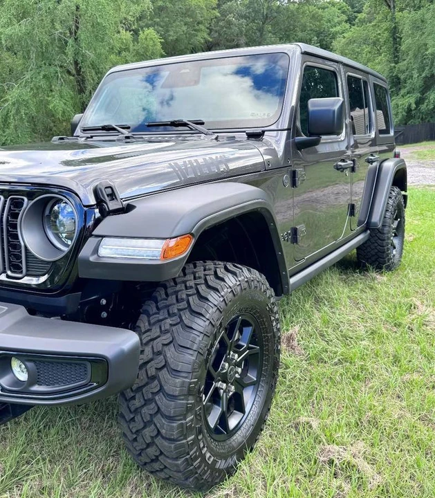 2025 Jeep JL Wrangler - Image 5 of 20