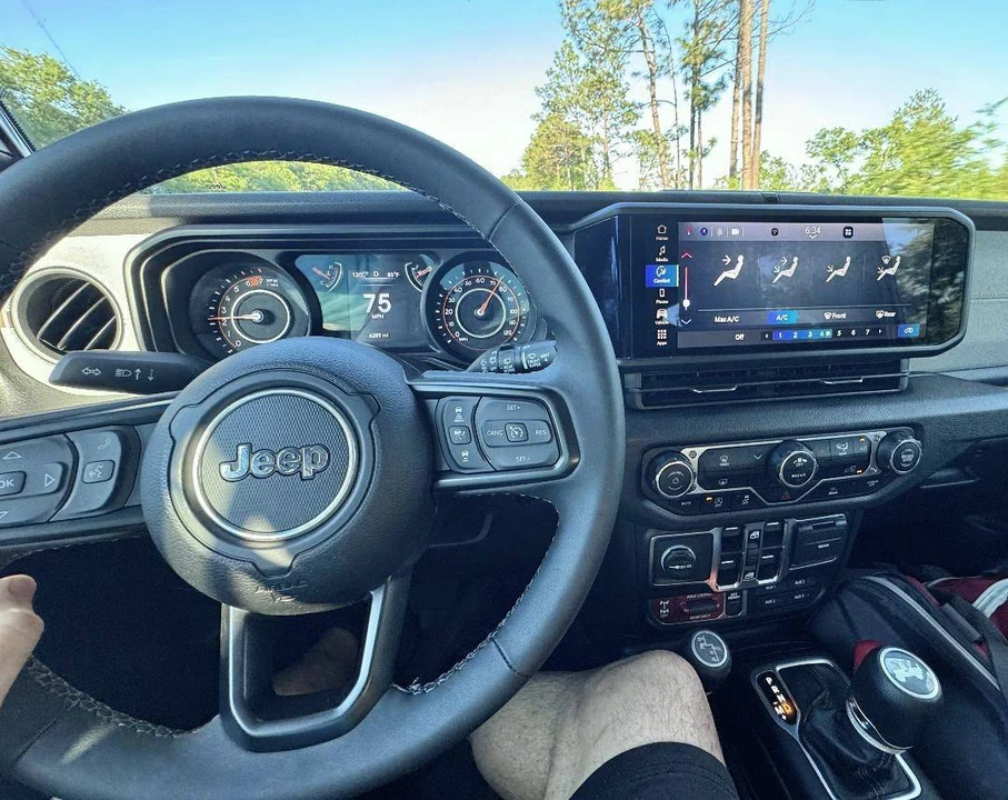 2025 Jeep JL Wrangler - Image 9 of 20