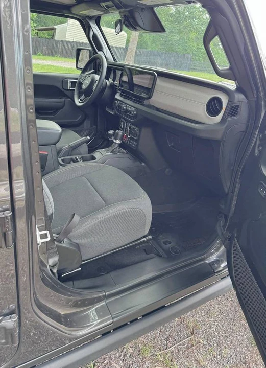 2025 Jeep JL Wrangler - Image 12 of 20