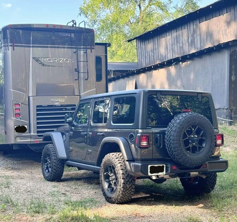 2025 Jeep JL Wrangler - Image 14 of 20