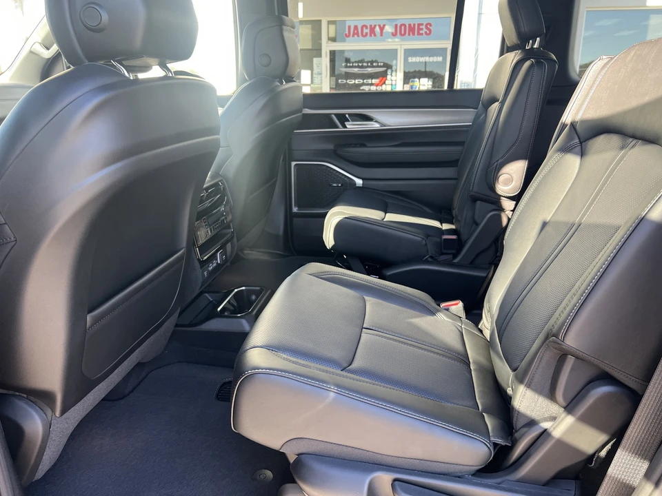 2025 Jeep WS Wagoneer - Image 13 of 21