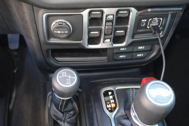 2025 Jeep JL Wrangler - Image 23 of 24