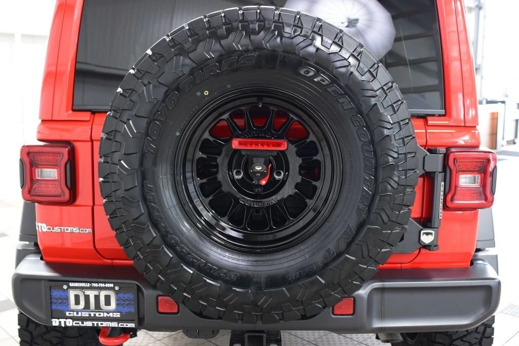 2025 Jeep JL Wrangler - Image 25 of 31