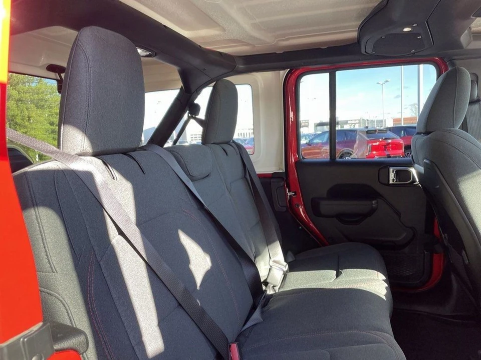 2025 Jeep JL Wrangler - Image 15 of 21