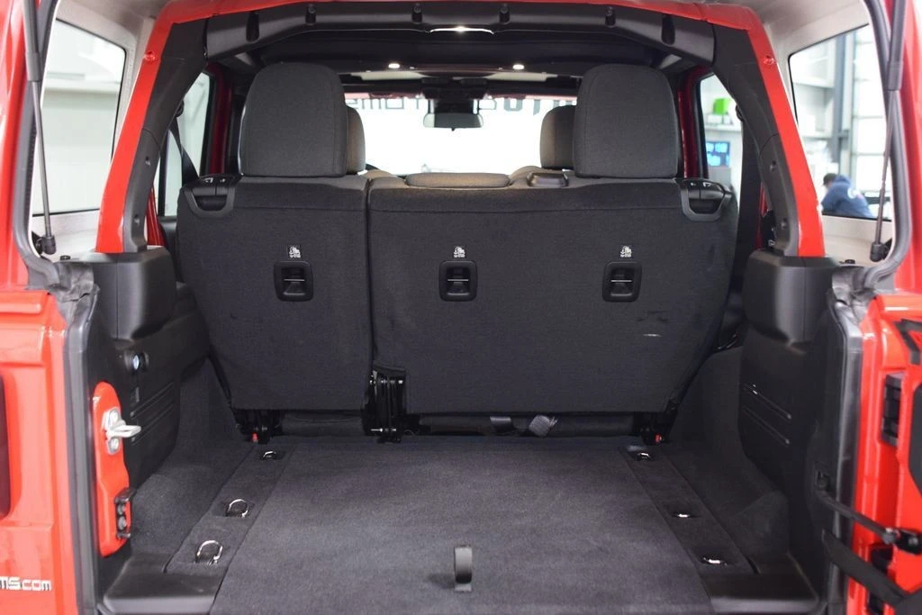 2025 Jeep JL Wrangler - Image 23 of 31