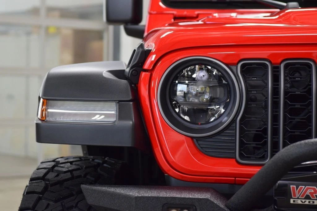 2025 Jeep JL Wrangler - Image 10 of 31