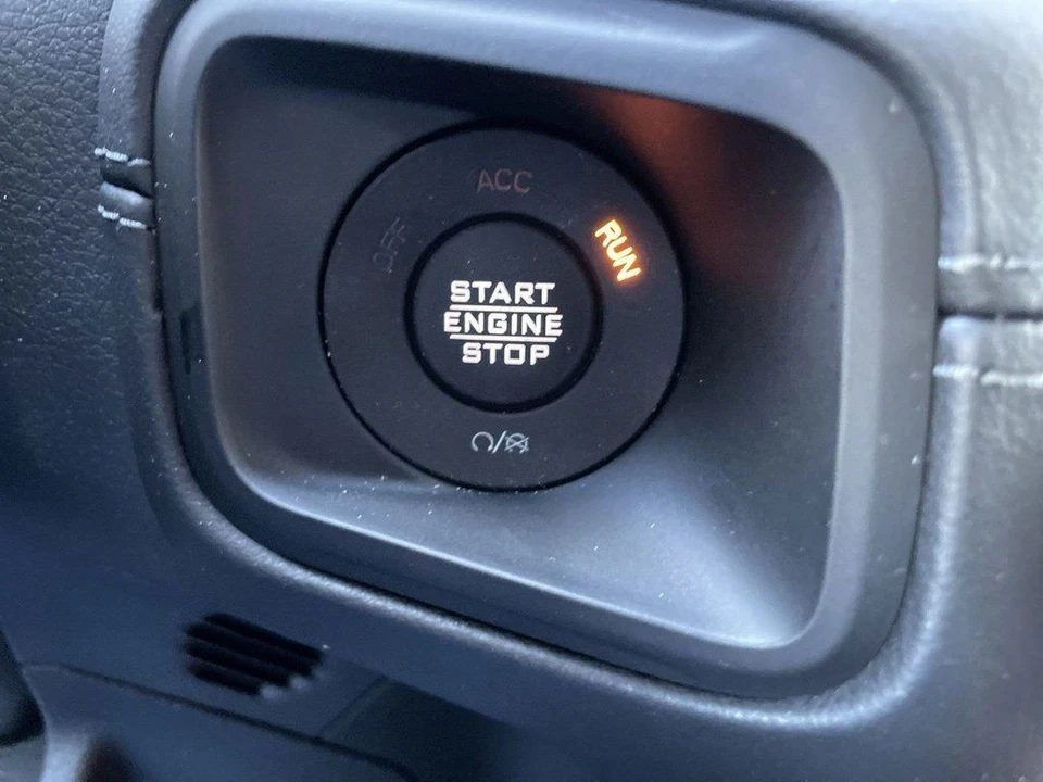 2025 Jeep JL Wrangler - Image 17 of 21