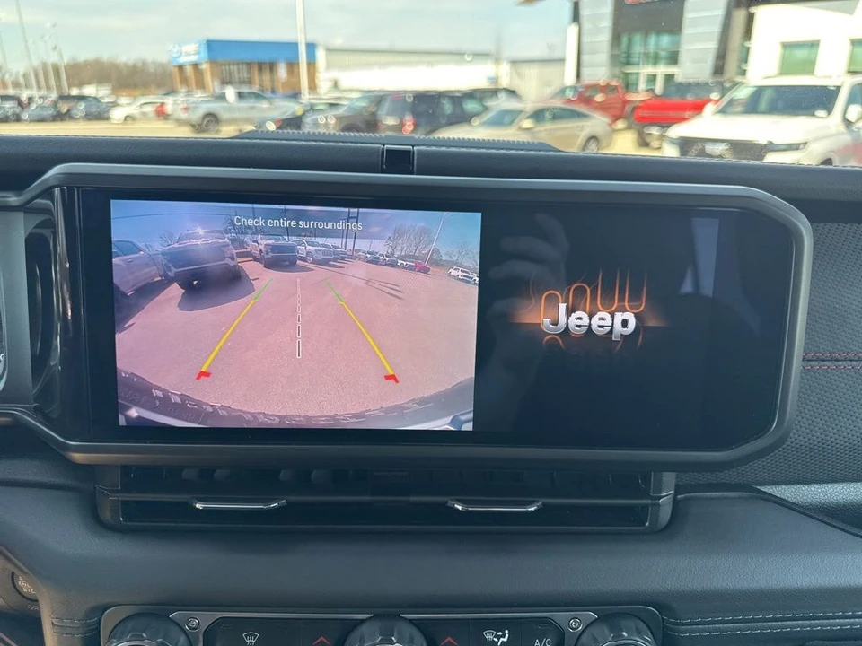 2025 Jeep JL Wrangler - Image 19 of 21