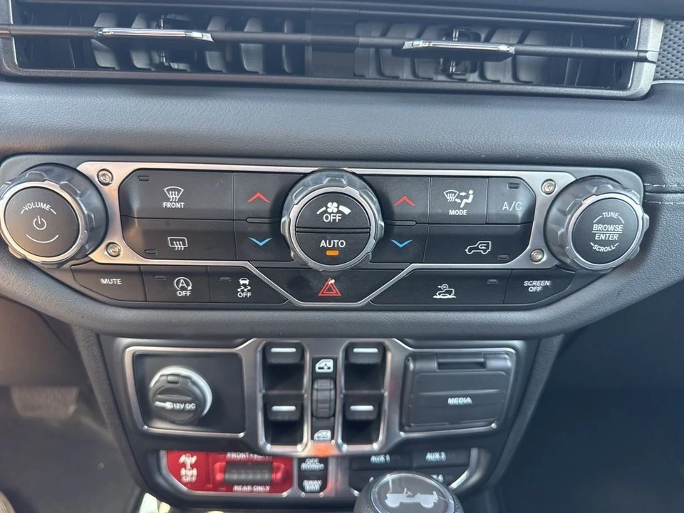 2025 Jeep JL Wrangler - Image 18 of 21
