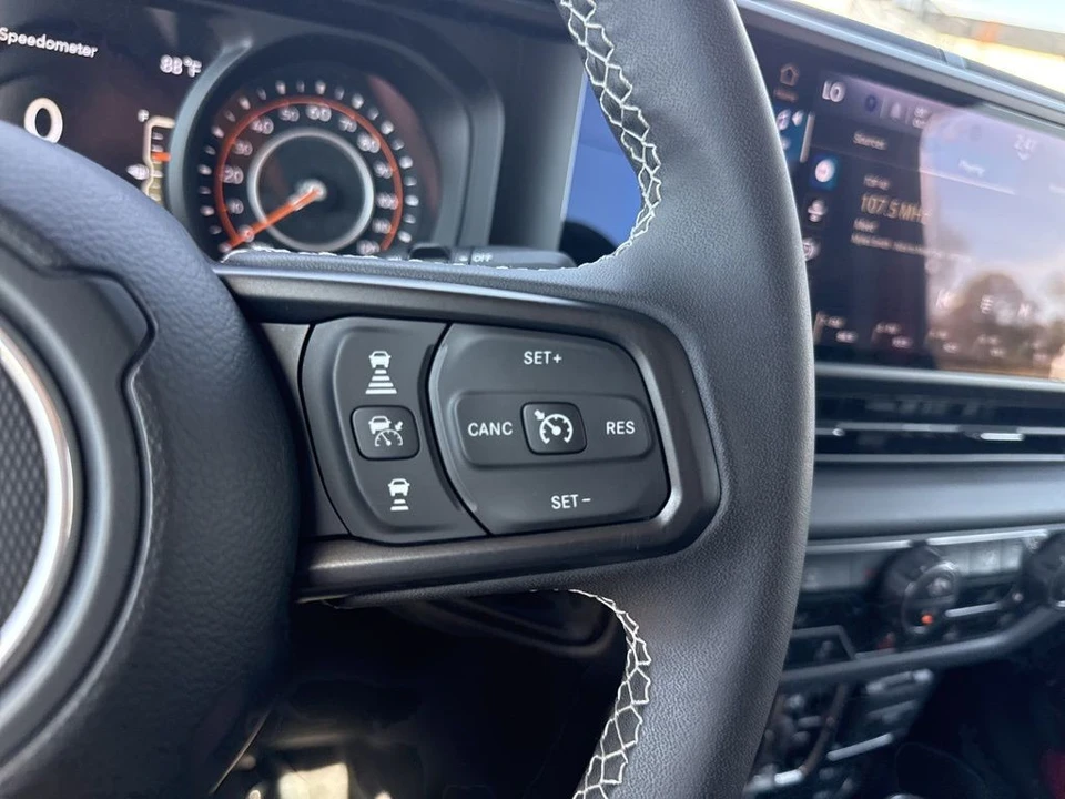 2025 Jeep JL Wrangler - Image 15 of 21