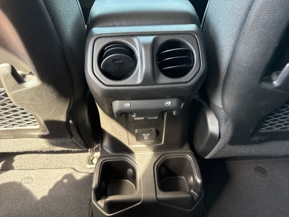 2025 Jeep JL Wrangler - Image 11 of 21