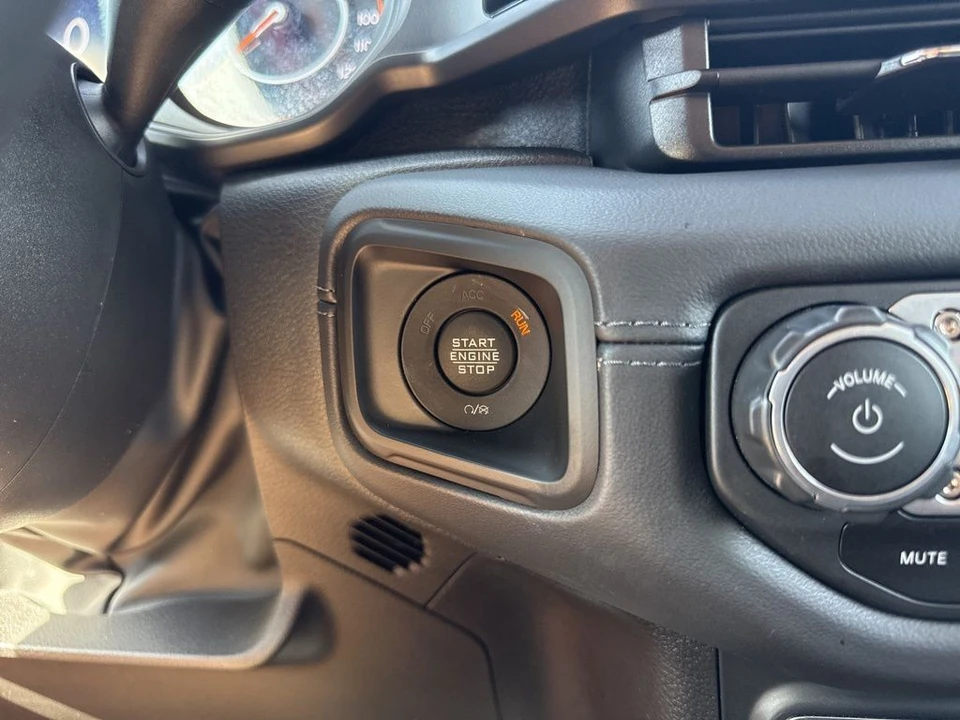2025 Jeep JL Wrangler - Image 20 of 21