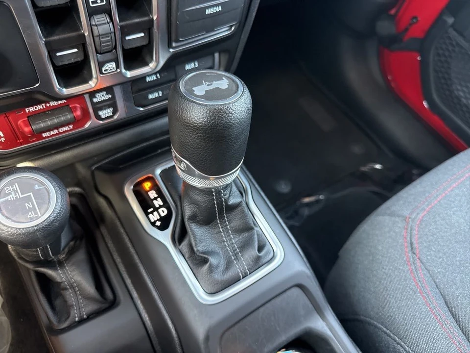 2025 Jeep JL Wrangler - Image 16 of 21