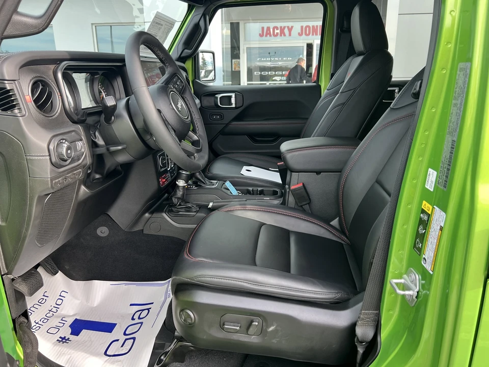 2025 Jeep JL Wrangler - Image 16 of 31
