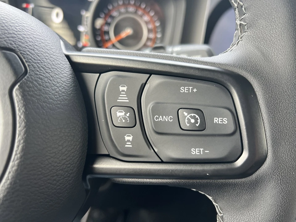 2025 Jeep JL Wrangler - Image 24 of 31