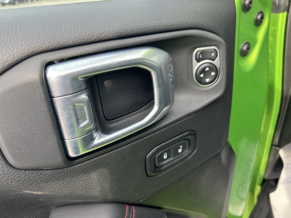 2025 Jeep JL Wrangler - Image 15 of 31