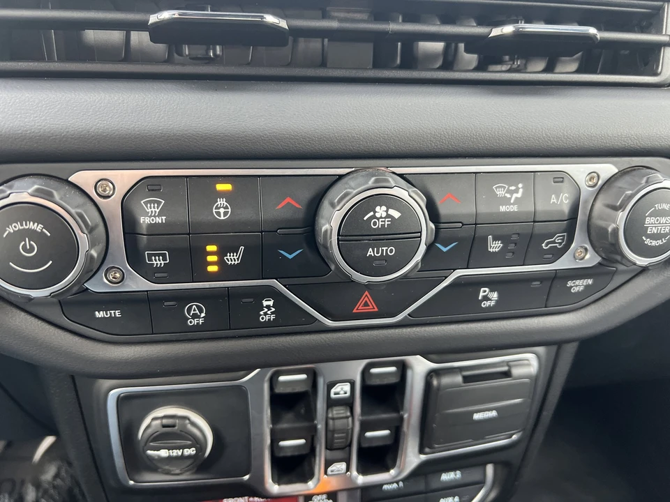 2025 Jeep JL Wrangler - Image 21 of 31