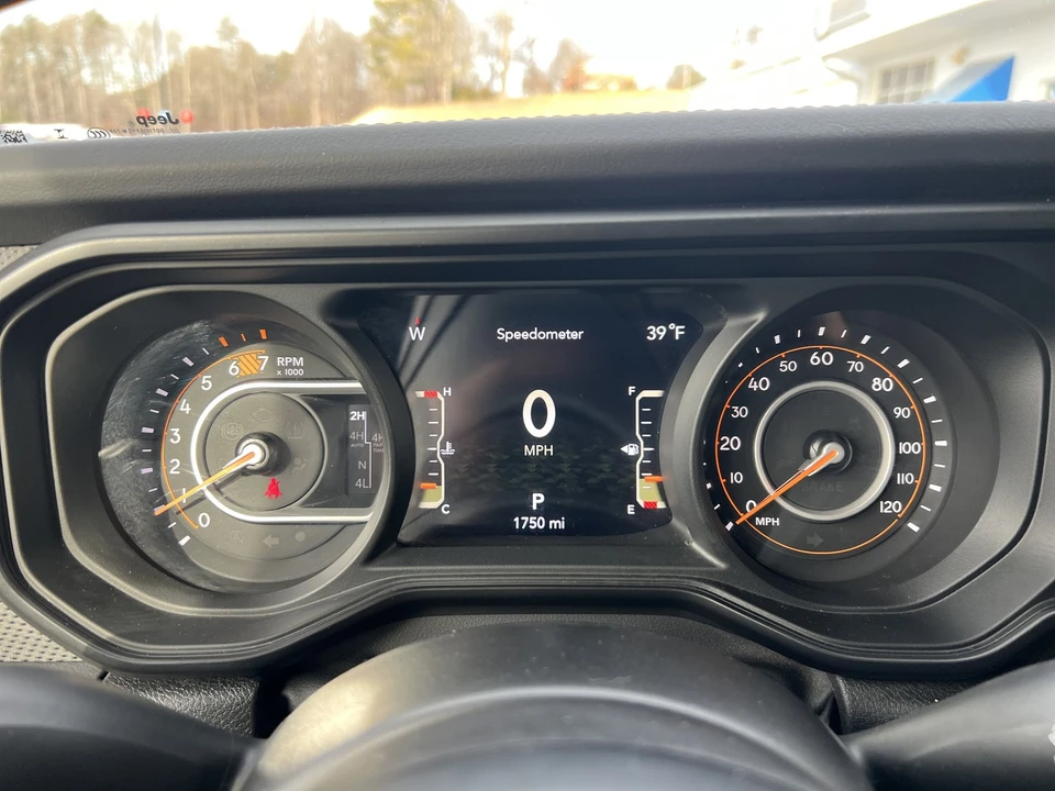 2025 Jeep JL Wrangler - Image 26 of 31