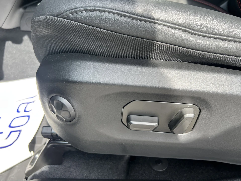 2025 Jeep JL Wrangler - Image 18 of 21