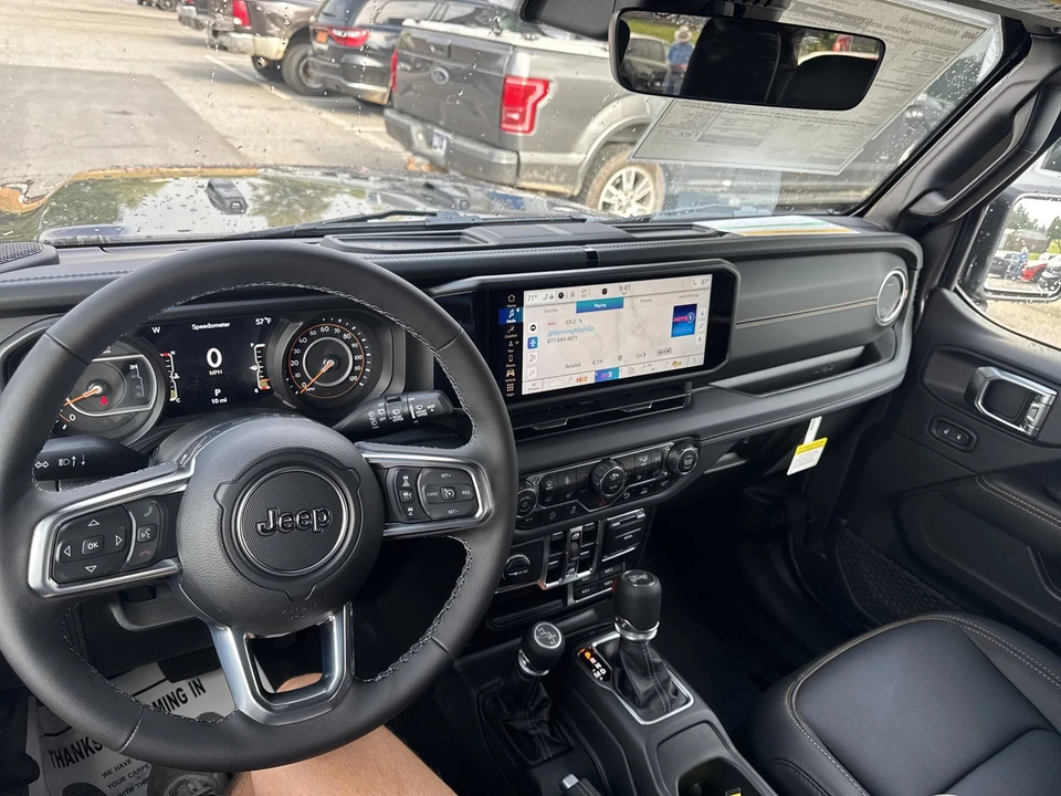 2025 Jeep JL Wrangler - Image 25 of 26