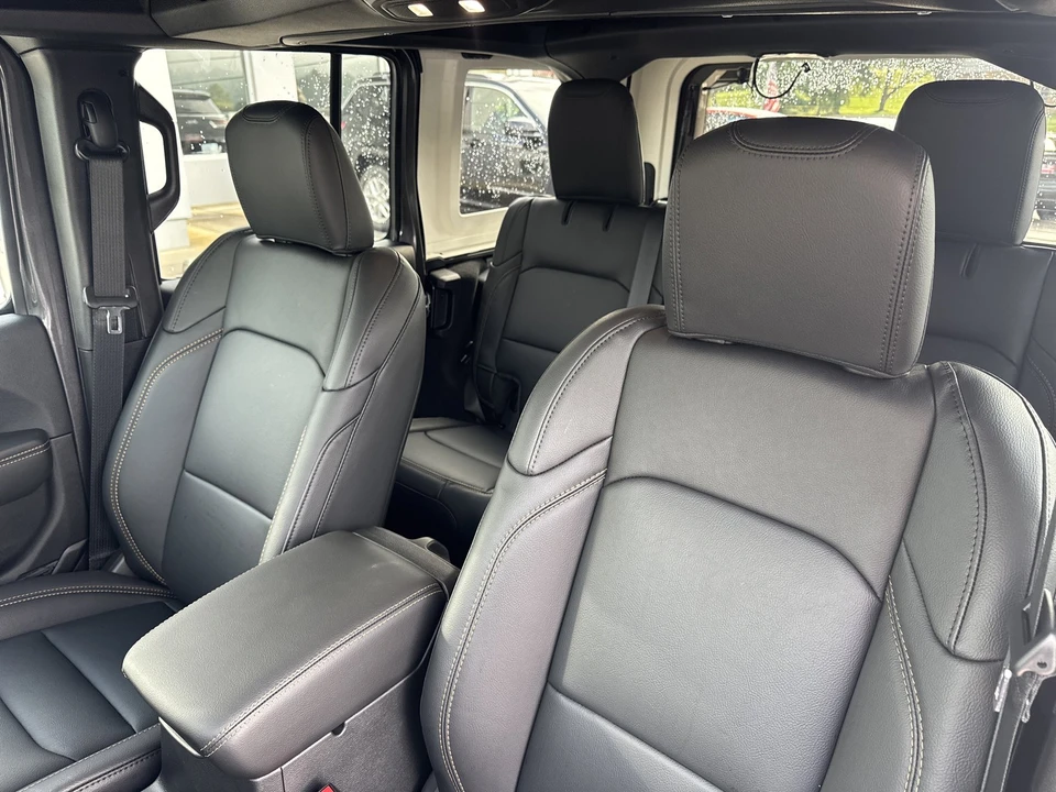 2025 Jeep JL Wrangler - Image 20 of 26