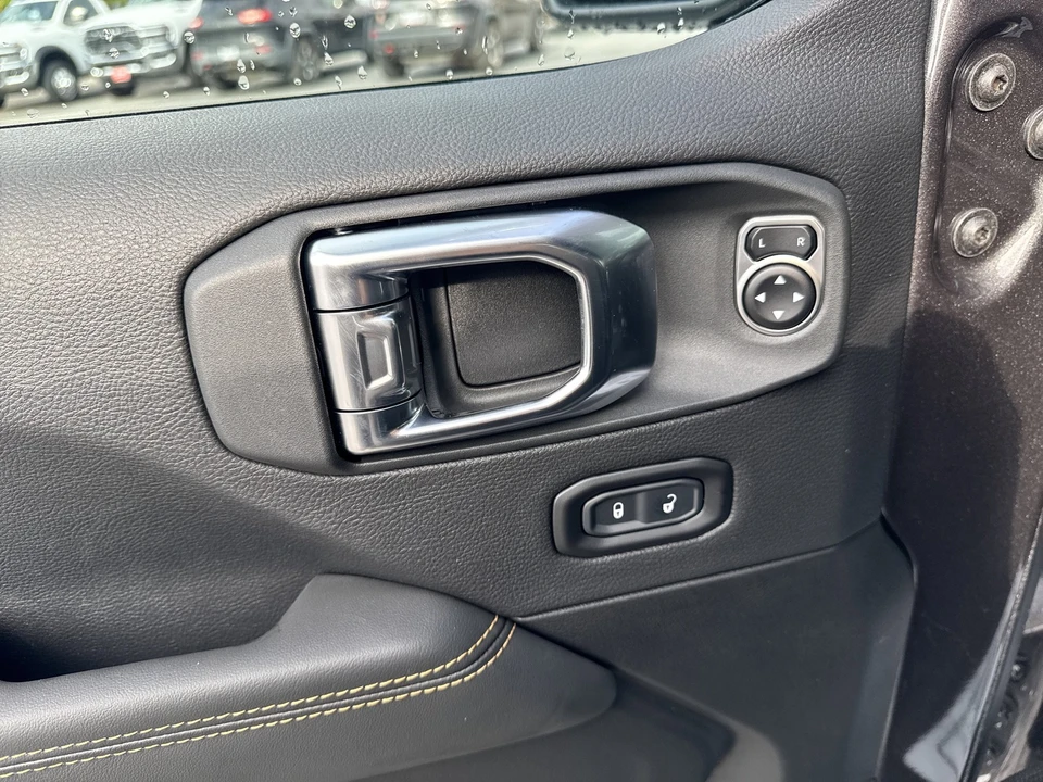 2025 Jeep JL Wrangler - Image 17 of 26
