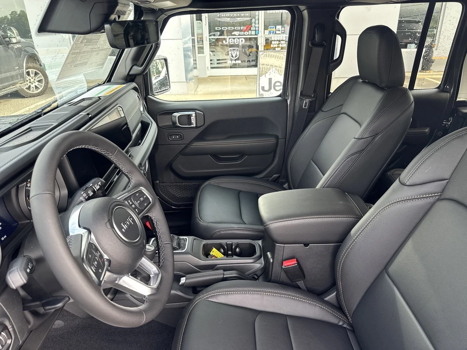 2025 Jeep JL Wrangler - Image 19 of 26