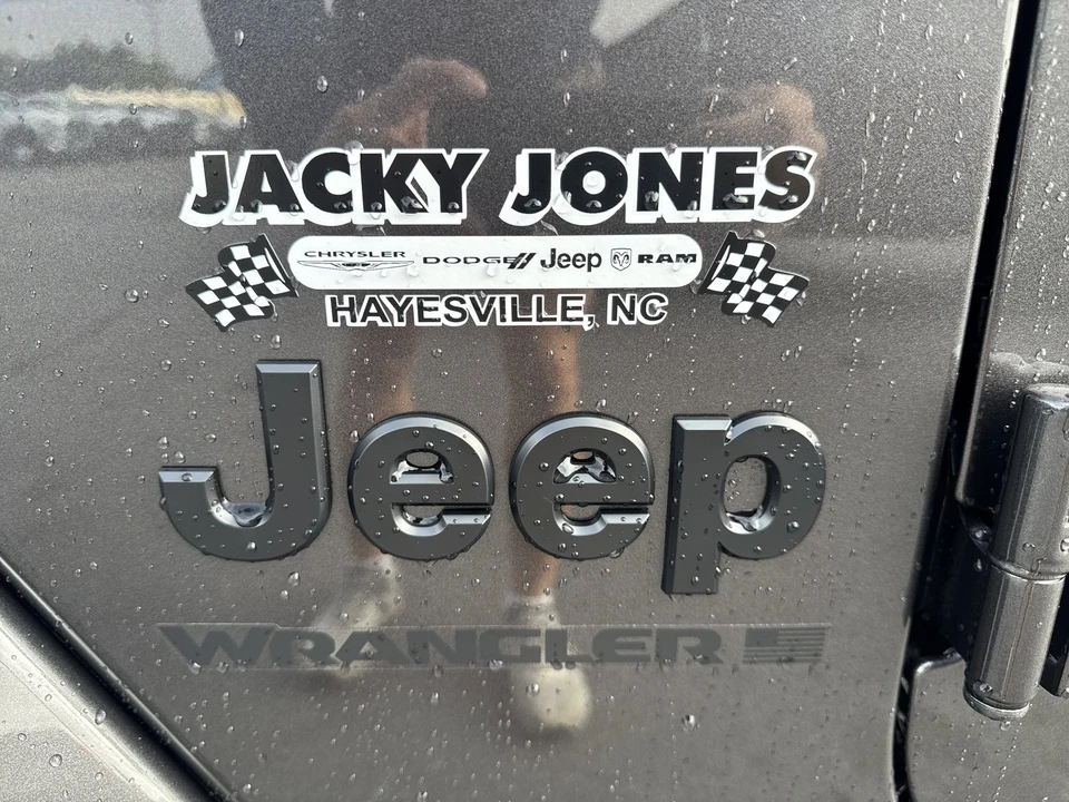 2025 Jeep JL Wrangler - Image 9 of 26