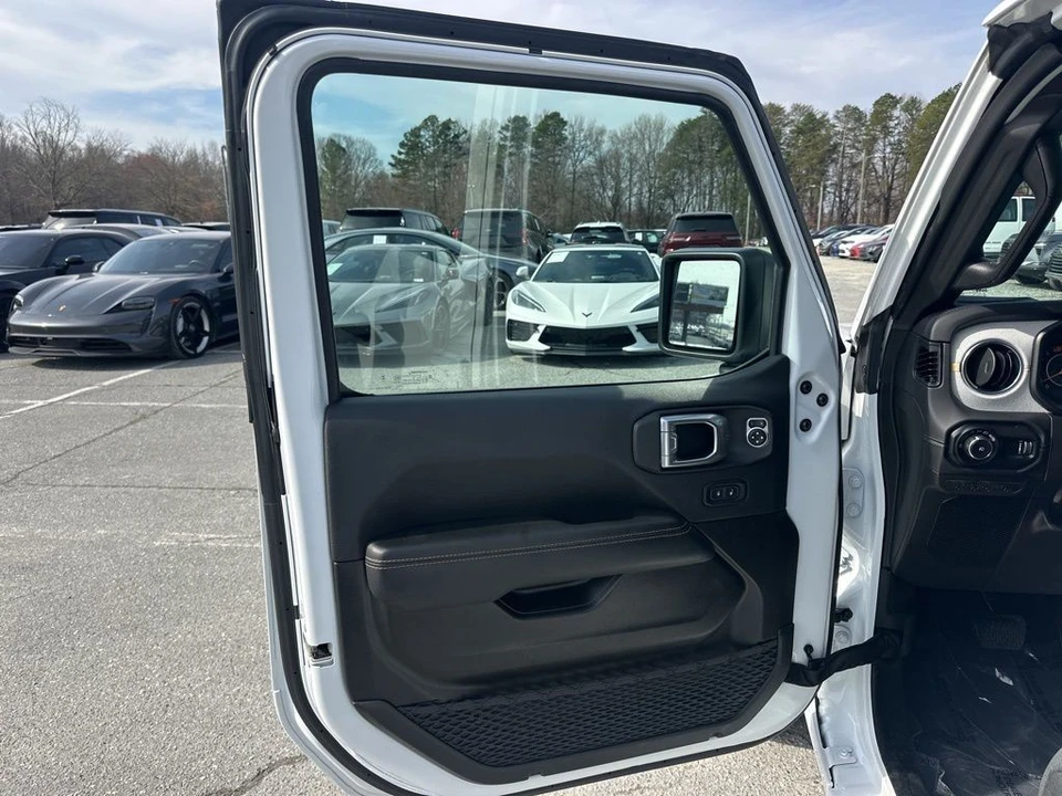 2025 Jeep - Image 21 of 31