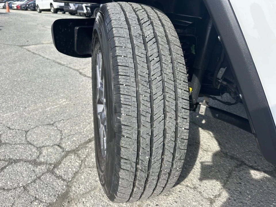 2025 Jeep - Image 27 of 31